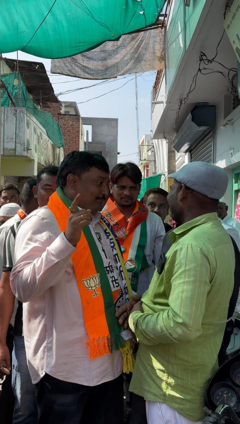 हर्षवर्धन चालुक्य यांचा डोर टू डोर १२५ किमी प्रचाराचा दमदार प्रवास
